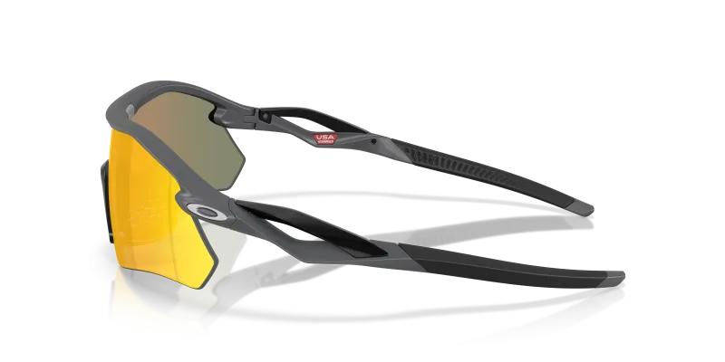 แว่นกันแดด Oakley OO9495D-03 มุมข้าง ขาแว่นสีเทา