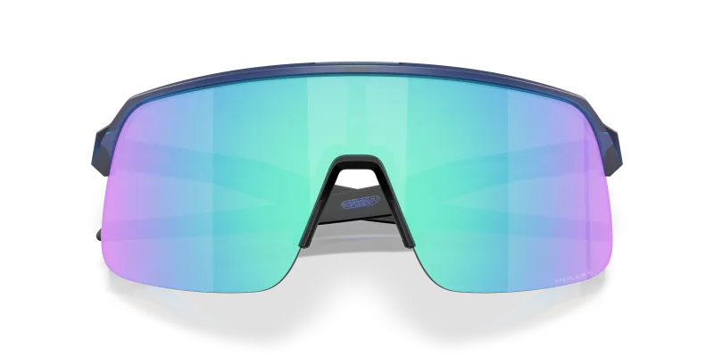 แว่นกันแดด Oakley OO9496-03 close-up ด้านหน้า