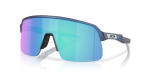 แว่นกันแดด Oakley Sutro Lite S OO9496-03 Matte Trans Blue Prizm Sapphire แว่นกันแดด Oakley OO9496-03 มุมเฉียง สีน้ำเงินโปร่งใสด้าน สำหรับผู้ใช้ทุกเพศ