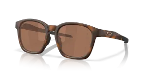 แว่นกันแดด Oakley OO9507D-03 มุมเฉียง ลายกระสีน้ำตาลด้าน สำหรับผู้ใช้ทุกเพศ