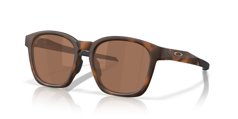แว่นกันแดด Oakley Shackle OO9507D-03 Matte Brown Tortoise Prizm Tungsten แว่นกันแดด Oakley OO9507D-03 มุมเฉียง ลายกระสีน้ำตาลด้าน สำหรับผู้ใช้ทุกเพศ