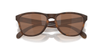 แว่นกันแดด Oakley Frogskins S OO9508-03 Matte Tortoise Prizm Tungsten แว่นกันแดด Oakley OO9508-03 close-up ด้านหน้า