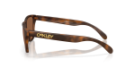 แว่นกันแดด Oakley Frogskins S OO9508-03 Matte Tortoise Prizm Tungsten แว่นกันแดด Oakley OO9508-03 มุมข้าง ขาแว่นสีลายเต่าด้าน