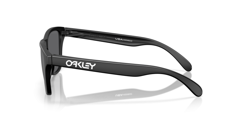 แว่นกันแดด Oakley OO9508-06 มุมข้าง ขาแว่นสีดำด้าน