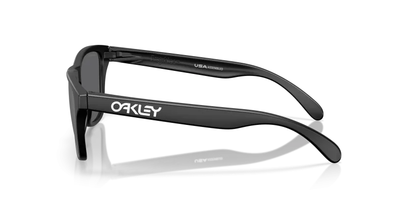 แว่นกันแดด Oakley OO9508-06 มุมข้าง ขาแว่นสีดำด้าน