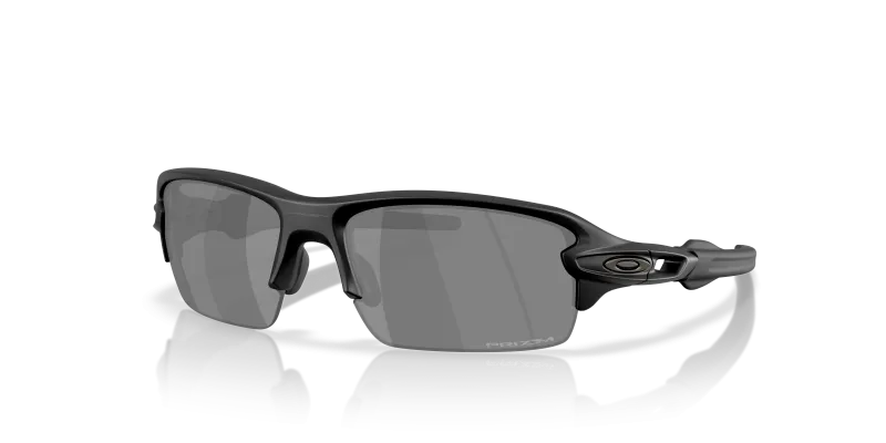 แว่นกันแดด Oakley OO9511-06 มุมเฉียง สีดำด้าน สำหรับผู้ใช้ทุกเพศ