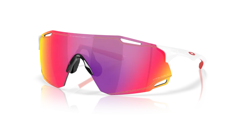 แว่นกันแดด Oakley Cybr Dyno OO9513D-03 Polished White Prizm Road แว่นกันแดด Oakley OO9513D-03 มุมเฉียง สี Polished White สำหรับผู้ใช้ทุกเพศ