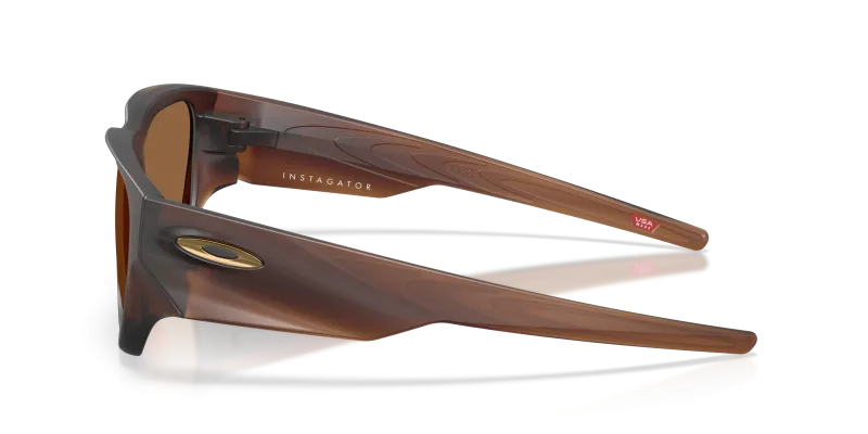 แว่นกันแดด Oakley OO9514-07 มุมข้าง ขาแว่นสี Matte Rootbeer