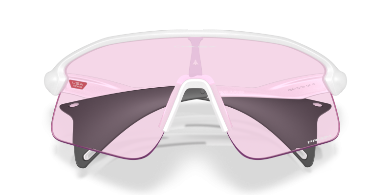 แว่นกันแดด Oakley OO9517-07 close-up ด้านหน้า