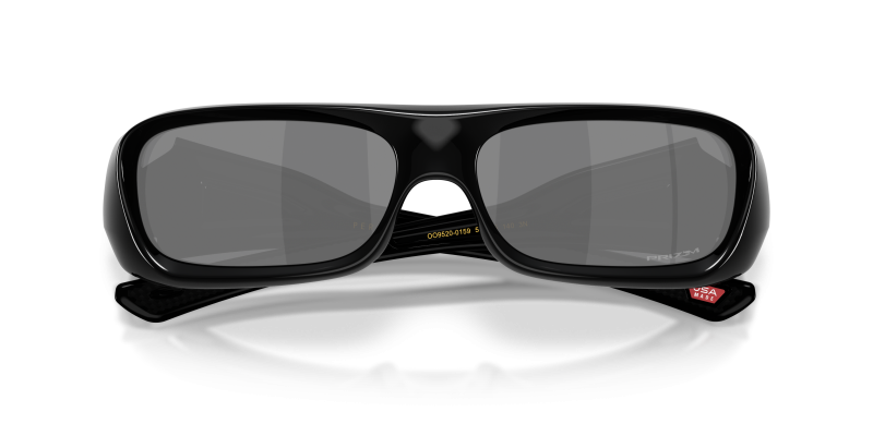แว่นกันแดด Oakley OO9520-01 close-up ด้านหน้า