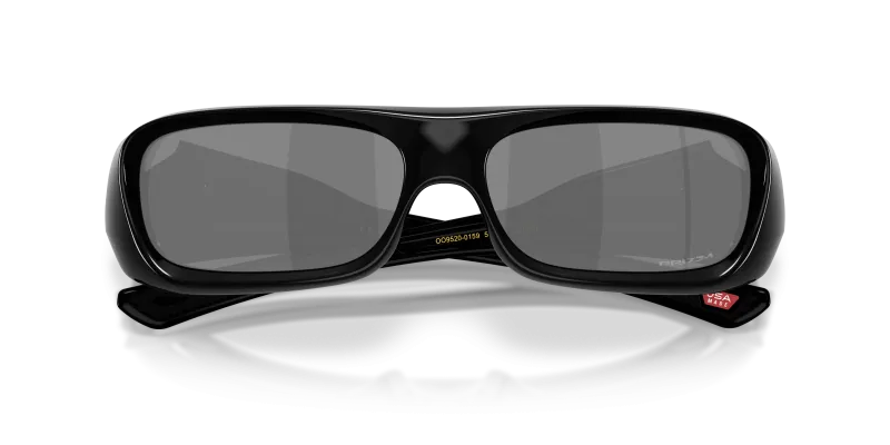 แว่นกันแดด Oakley OO9520-01 close-up ด้านหน้า