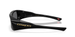 แว่นกันแดด Oakley OO9520-01 มุมข้าง ขาแว่นสีดำขัดเงา