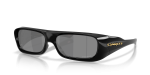 แว่นกันแดด Oakley OO9520-01 มุมเฉียง สีดำ สำหรับผู้ใช้ทุกเพศ