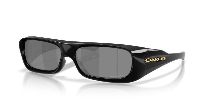 แว่นกันแดด Oakley OO9520-01 มุมเฉียง สีดำ สำหรับผู้ใช้ทุกเพศ