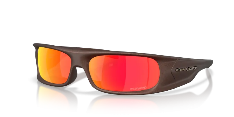 แว่นกันแดด Oakley OO9522-06 มุมเฉียง สี Corten สำหรับผู้ใช้ทุกเพศ
