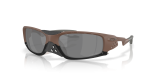 แว่นกันแดด Oakley Plantaris SQ OO9529-06 Matte Mahogany Prizm Black แว่นกันแดด Oakley OO9529-06 มุมเฉียง สีมะฮอกกานี สำหรับผู้ใช้ทุกเพศ