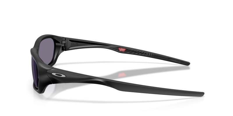 แว่นกันแดด Oakley OO9530-01 มุมข้าง ขาแว่นสีดำด้าน