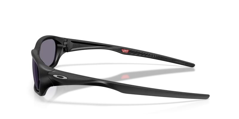 แว่นกันแดด Oakley OO9530-01 มุมข้าง ขาแว่นสีดำด้าน