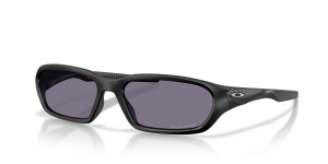 แว่นกันแดด Oakley OO9530-01 มุมเฉียง สีดำด้าน สำหรับผู้ใช้ทุกเพศ
