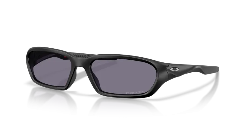 แว่นกันแดด Oakley Terraforma OO9530-01 Matte Black Prizm Grey แว่นกันแดด Oakley OO9530-01 มุมเฉียง สีดำด้าน สำหรับผู้ใช้ทุกเพศ