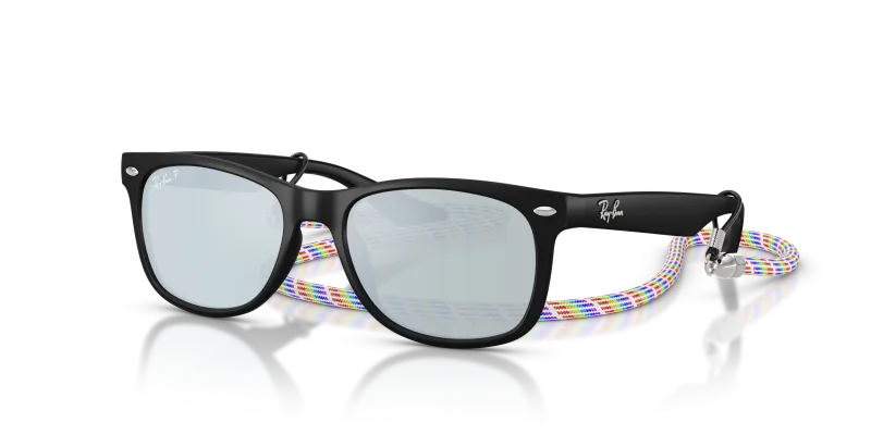 แว่นกันแดด Rayban Junior New Wayfarer RJ9052SF-7028Y4 Rubber Black Green Mirror Silver แว่นกันแดด Rayban RJ9052SF-7028Y4 มุมเฉียง สีดำรับเบอร์ สำหรับเด็กทุกเพศ