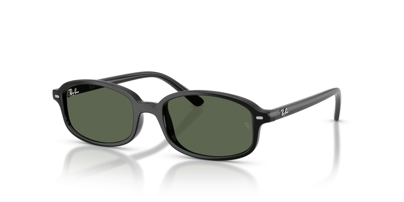 แว่นกันแดด Rayban RJ9132SF-100/31 Black Dark Green แว่นกันแดด Rayban RJ9132SF-100/31 มุมเฉียง สีดำ สำหรับเด็กทุกเพศ