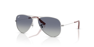 แว่นกันแดด Rayban RJ9506S-212/4L มุมเฉียง สีเงิน สำหรับเด็กทุกเพศ