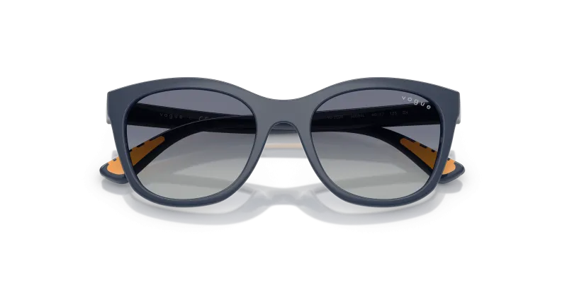 แว่นกันแดด Vogue VJ2028-32094L close-up ด้านหน้า
