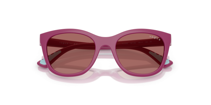แว่นกันแดด Vogue VJ2028-321169 close-up ด้านหน้า