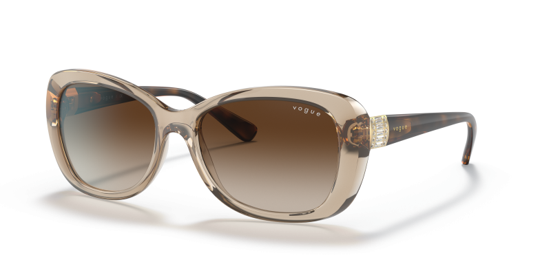 แว่นกันแดด Vogue VO2943SB-299013 Transparent Light Brown Brown Gradient แว่นกันแดด Vogue VO2943SB-299013 มุมเฉียง สีน้ำตาลอ่อนโปร่งใส สำหรับผู้หญิง