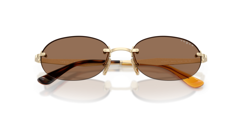 แว่นกันแดด Vogue VO4342S-848/73 close-up ด้านหน้า