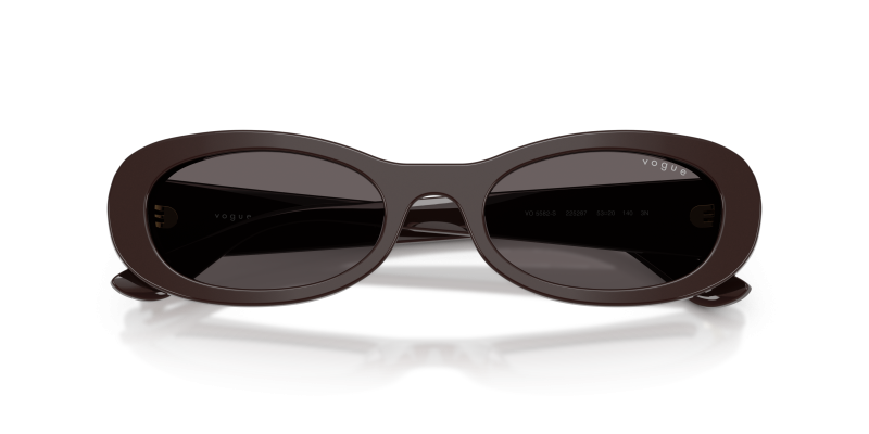 แว่นกันแดด Vogue VO5582S-225287 close-up ด้านหน้า