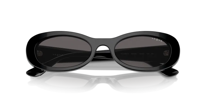 แว่นกันแดด Vogue VO5582S-W44/87 close-up ด้านหน้า