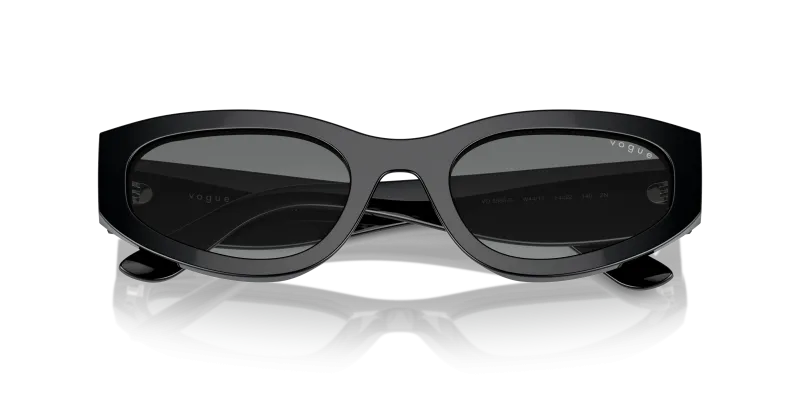 แว่นกันแดด Vogue VO5585S-W44/11 close-up ด้านหน้า