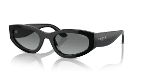 แว่นกันแดด Vogue VO5585S-W44/11 มุมเฉียง สีดำ สำหรับผู้หญิง