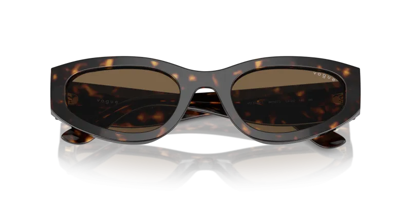 แว่นกันแดด Vogue VO5585S-W65673 close-up ด้านหน้า