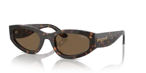 แว่นกันแดด Vogue VO5585S-W65673 มุมเฉียง สีฮาวานาเข้ม สำหรับผู้หญิง