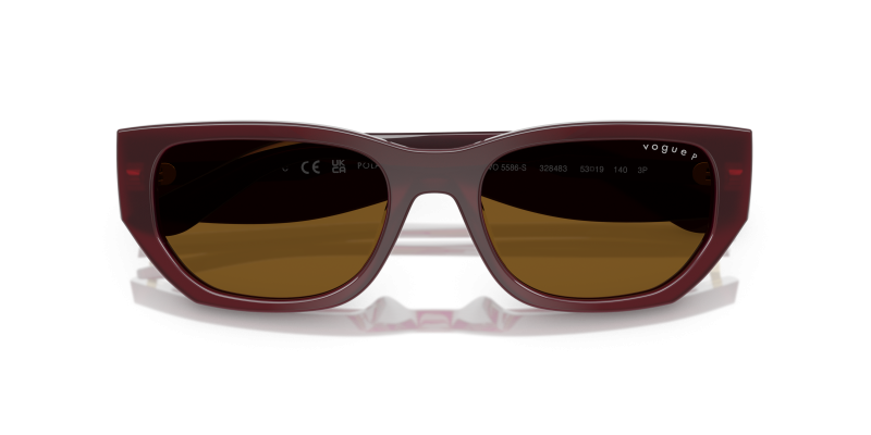 แว่นกันแดด Vogue VO5586S-328483 close-up ด้านหน้า