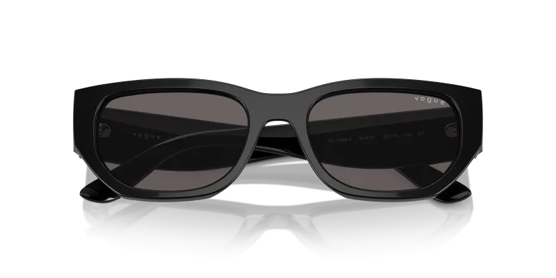 แว่นกันแดด Vogue VO5586S-W44/87 close-up ด้านหน้า