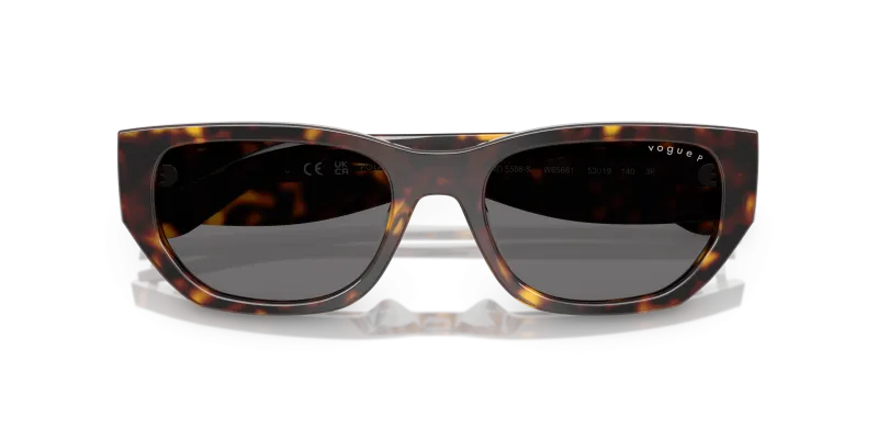 แว่นกันแดด Vogue VO5586S-W65681 close-up ด้านหน้า