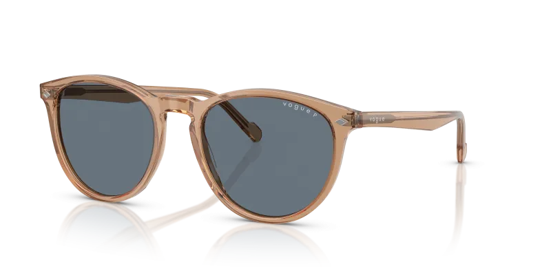 แว่นกันแดด Vogue VO5599S-31894Y มุมเฉียง สีน้ำตาลโปร่งใส สำหรับผู้ชาย