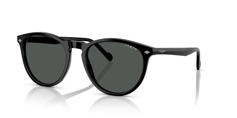 แว่นกันแดด Vogue VO5599S-W44/87 Black Dark Grey แว่นกันแดด Vogue VO5599S-W44/87 มุมเฉียง สีดำ สำหรับผู้ชาย