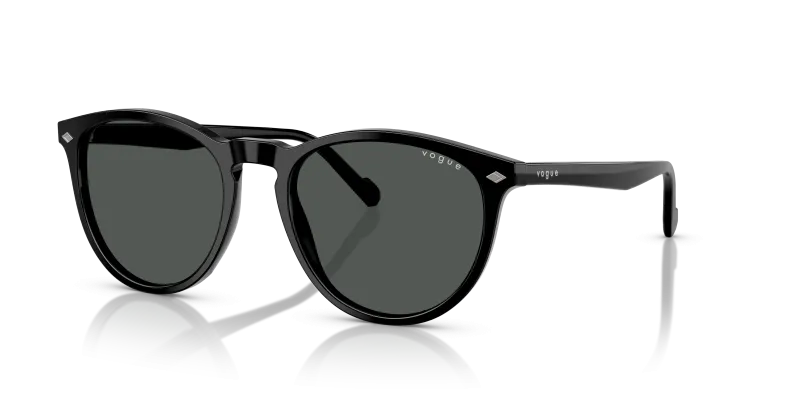 แว่นกันแดด Vogue VO5599S-W44/87 Black Dark Grey แว่นกันแดด Vogue VO5599S-W44/87 มุมเฉียง สีดำ สำหรับผู้ชาย