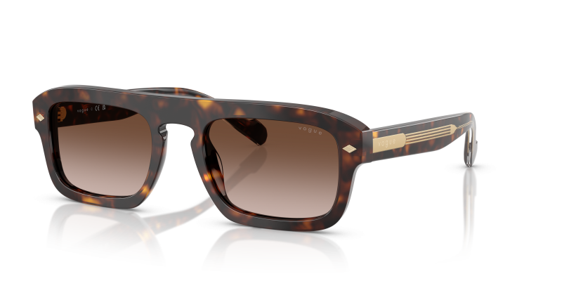 แว่นกันแดด Vogue VO5620S-W65613 Dark Havana Brown Gradient แว่นกันแดด Vogue VO5620S-W65613 มุมเฉียง สีฮาวานาเข้ม สำหรับผู้ชาย