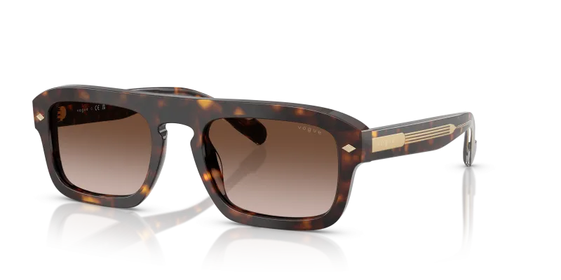 แว่นกันแดด Vogue VO5620S-W65613 Dark Havana Brown Gradient แว่นกันแดด Vogue VO5620S-W65613 มุมเฉียง สีฮาวานาเข้ม สำหรับผู้ชาย