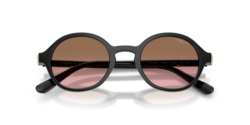 แว่นกันแดด Vogue VO5692S-W44/14 close-up ด้านหน้า