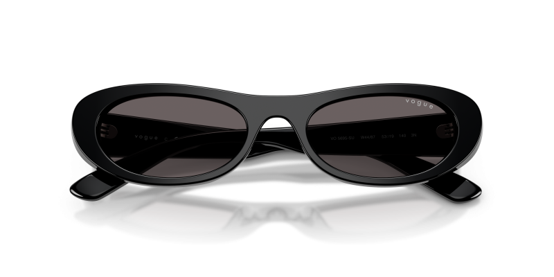 แว่นกันแดด Vogue VO5695SU-W44/87 close-up ด้านหน้า