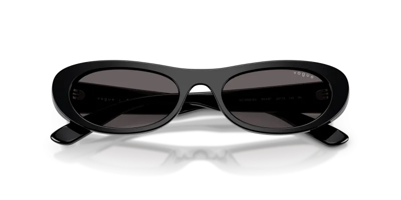 แว่นกันแดด Vogue VO5695SU-W44/87 close-up ด้านหน้า