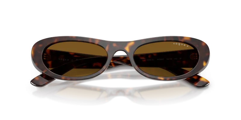 แว่นกันแดด Vogue VO5695SU-W65683 close-up ด้านหน้า