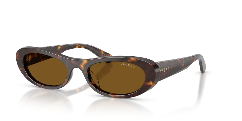 แว่นกันแดด Vogue VO5695SU-W65683 Dark Havana Dark Brown Polarized แว่นกันแดด Vogue VO5695SU-W65683 มุมเฉียง สีฮาวานาเข้ม สำหรับผู้หญิง